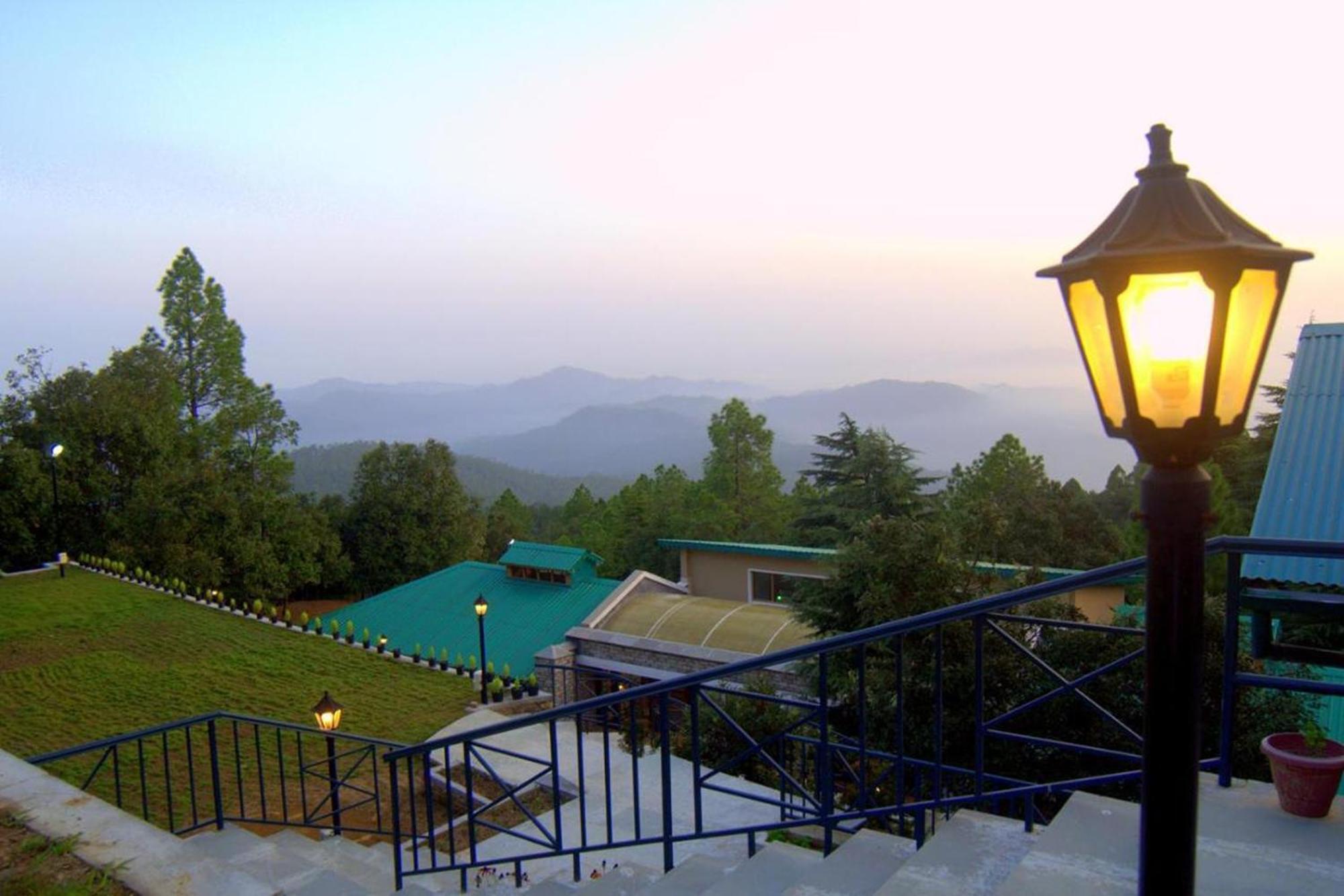 Blusalzz Escapade Anant Rasa Resort - Ranikhet Shitlakhet Zewnętrze zdjęcie